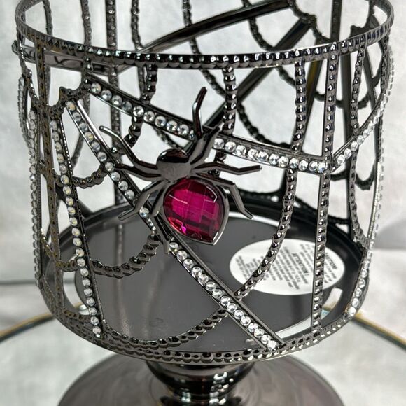 BBW New Metal Spider in her Spiderweb 3 Wick Candle Holder HALLOWEEN - Picture 3 of 5